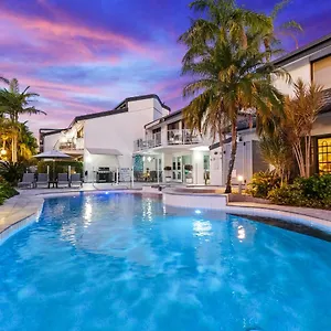 cloud-nine-luxury-apartments.queenslandhotels.net/